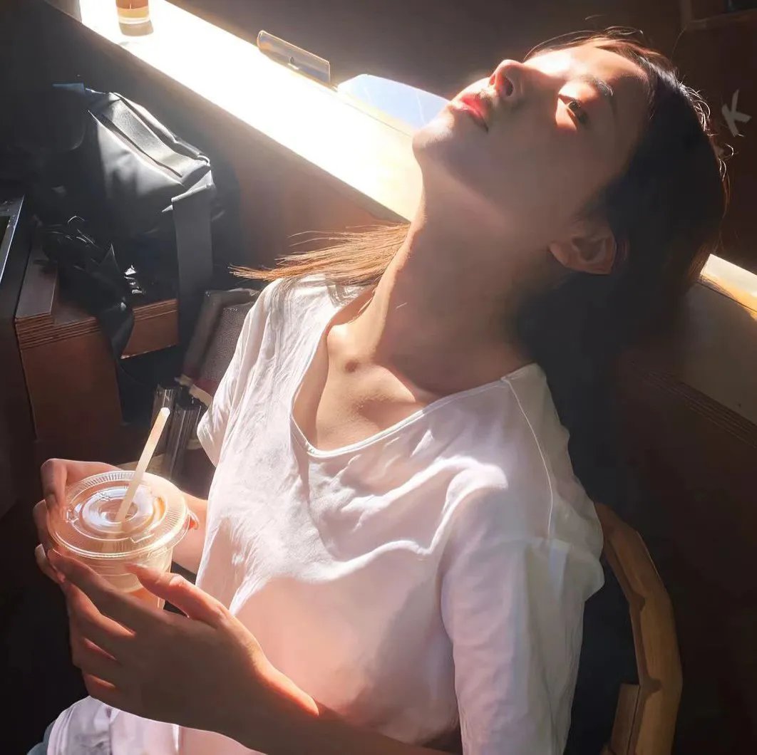 暮光之城4：破晓(上)